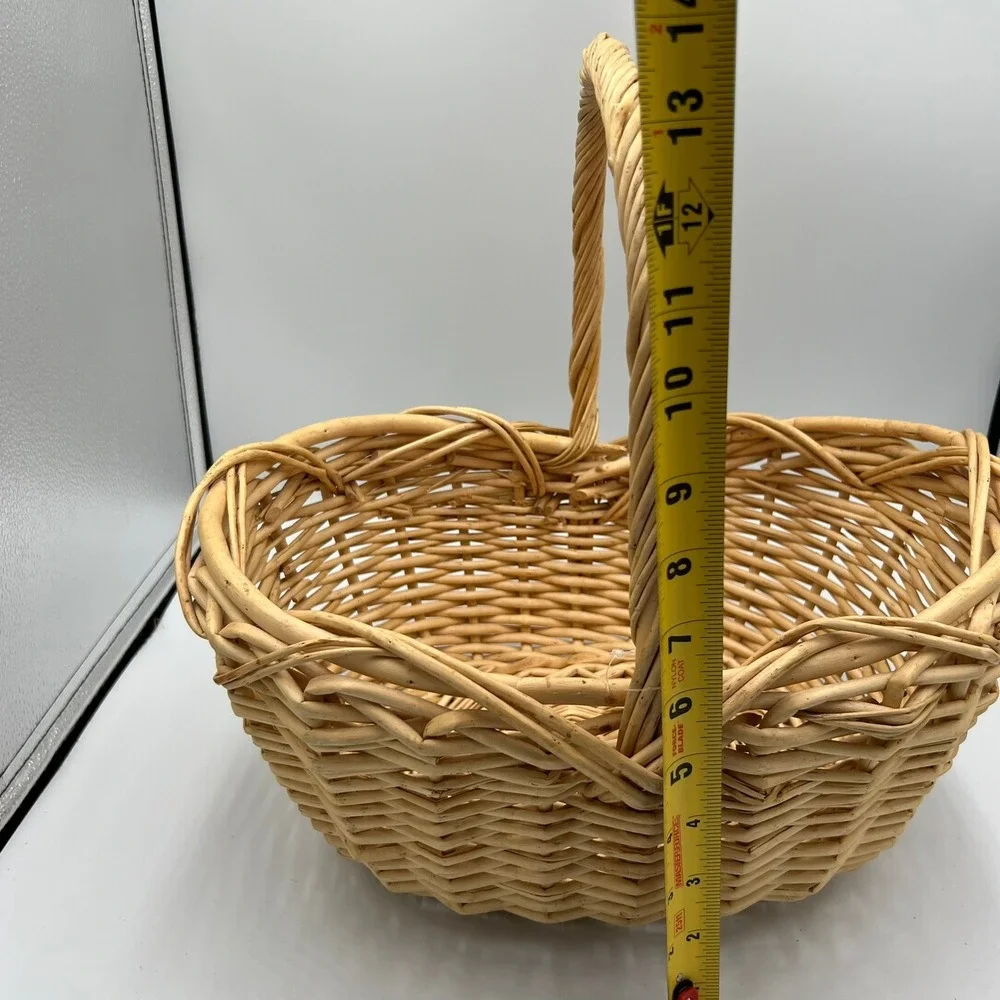Woven Wicker Basket Unisex Medium Tan Very Good Rustic Scalloped Rim